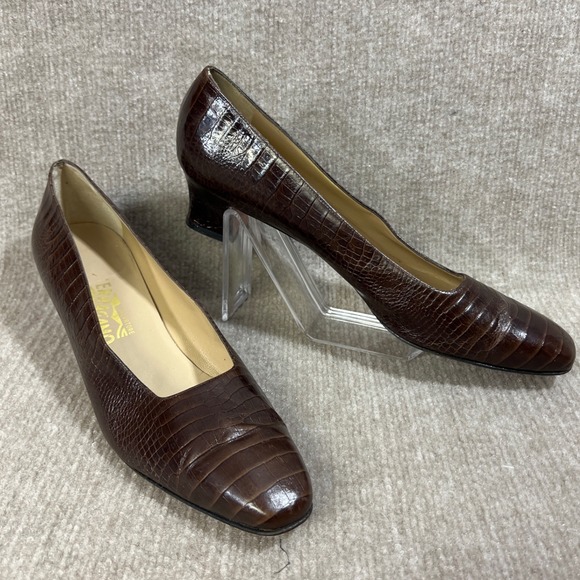 Salvatore Ferragamo Brown Alligator/Croc Embossed Leather Pumps Sz 12 AAAA Itly - Picture 1 of 11